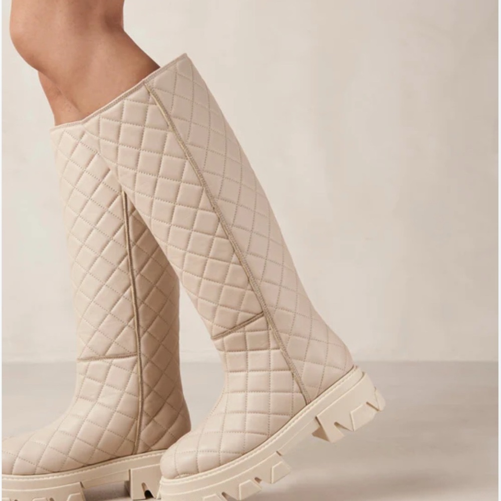 Alohas knee high leather  boots